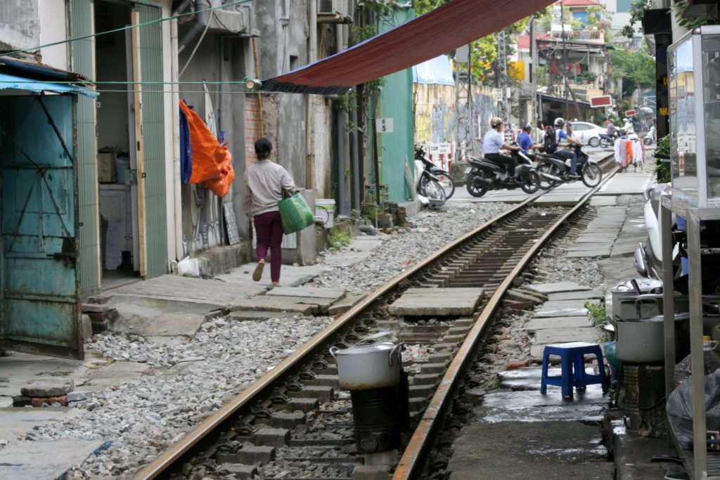 train street hanoi